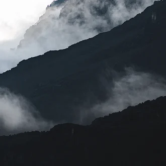 El Kilimanjaro entre nubes El Kilimanjaro entre nubes