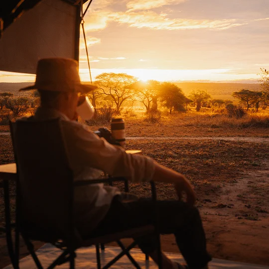 Atardecer en un campamento de safari en Tanzania Atardecer en un campamento de safari en Tanzania