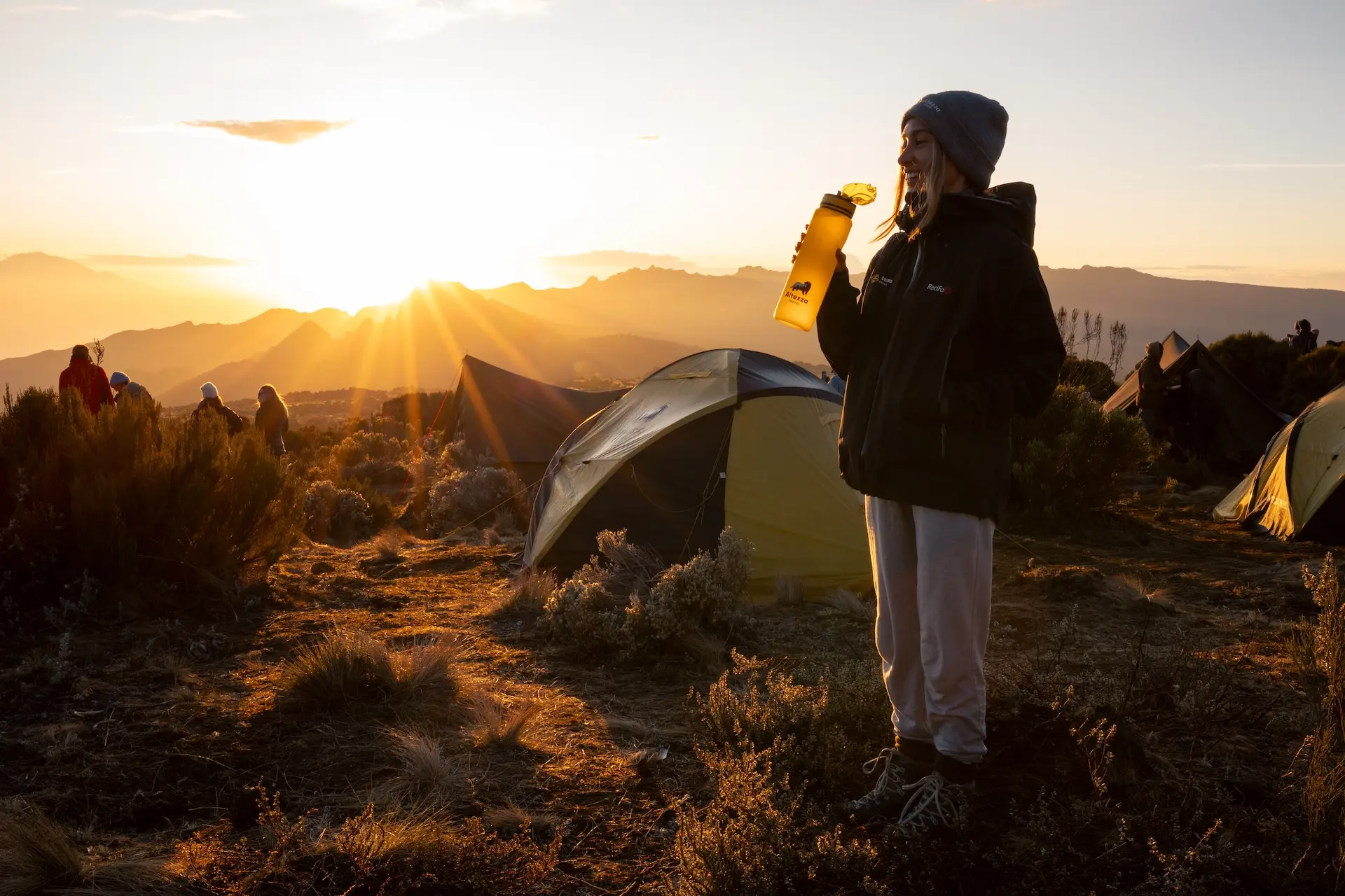 Un trekker en una expedición de Altezza Travel