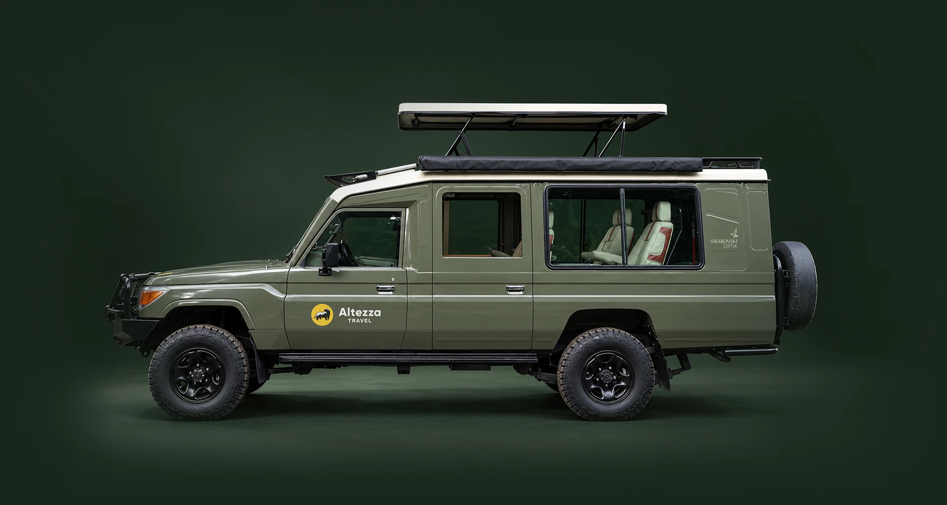 Toyota Land Cruiser de Altezza con el techo panorámico de safari elevado