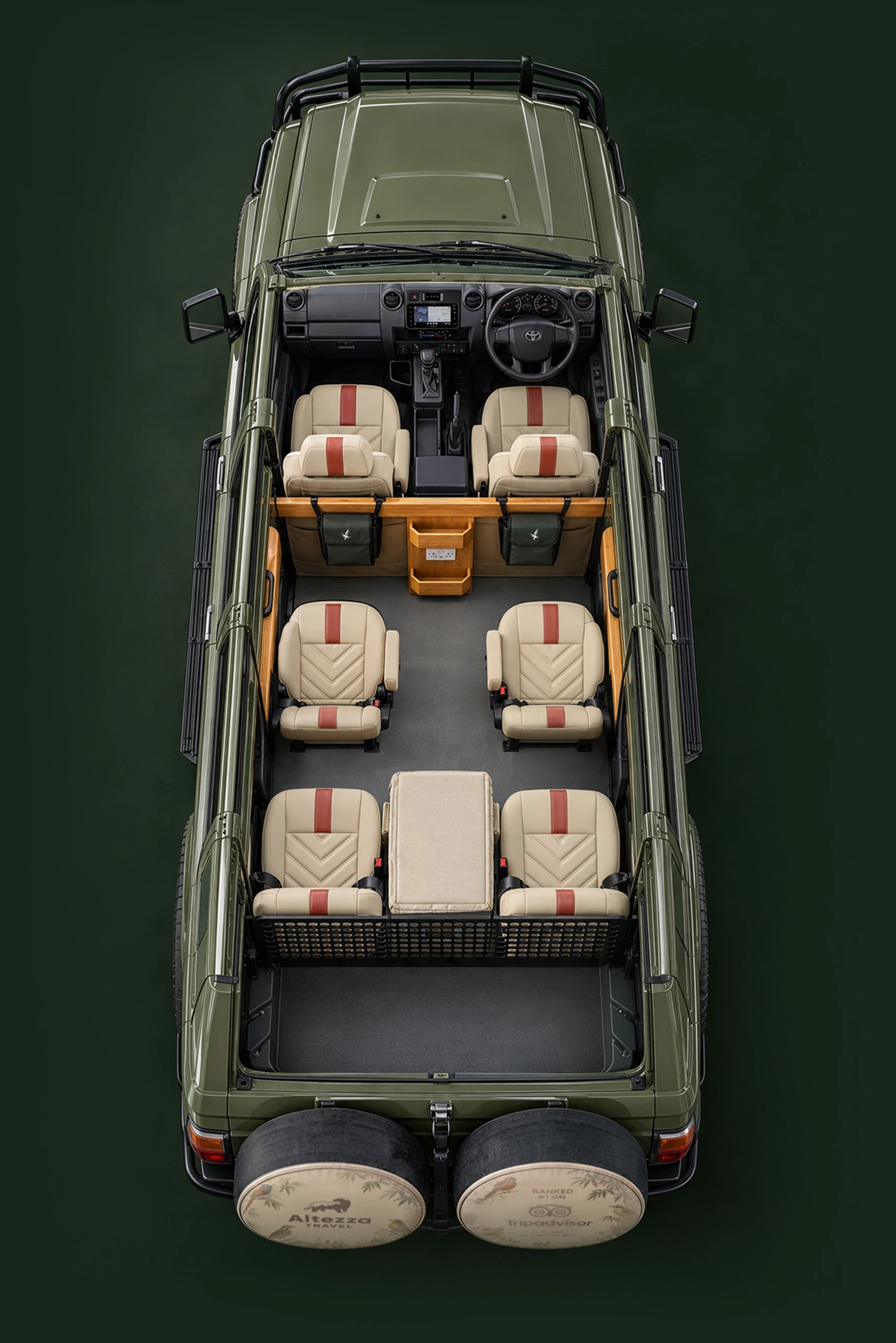 Vista superior del interior del vehículo de safari de Altezza y su distribución de asientos